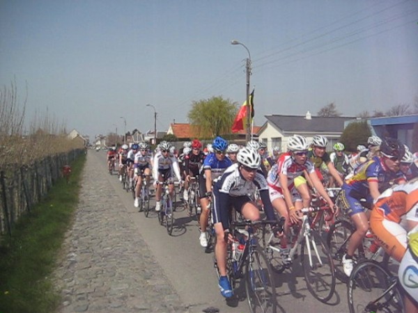 Hannah met wit-rodewielertrui
